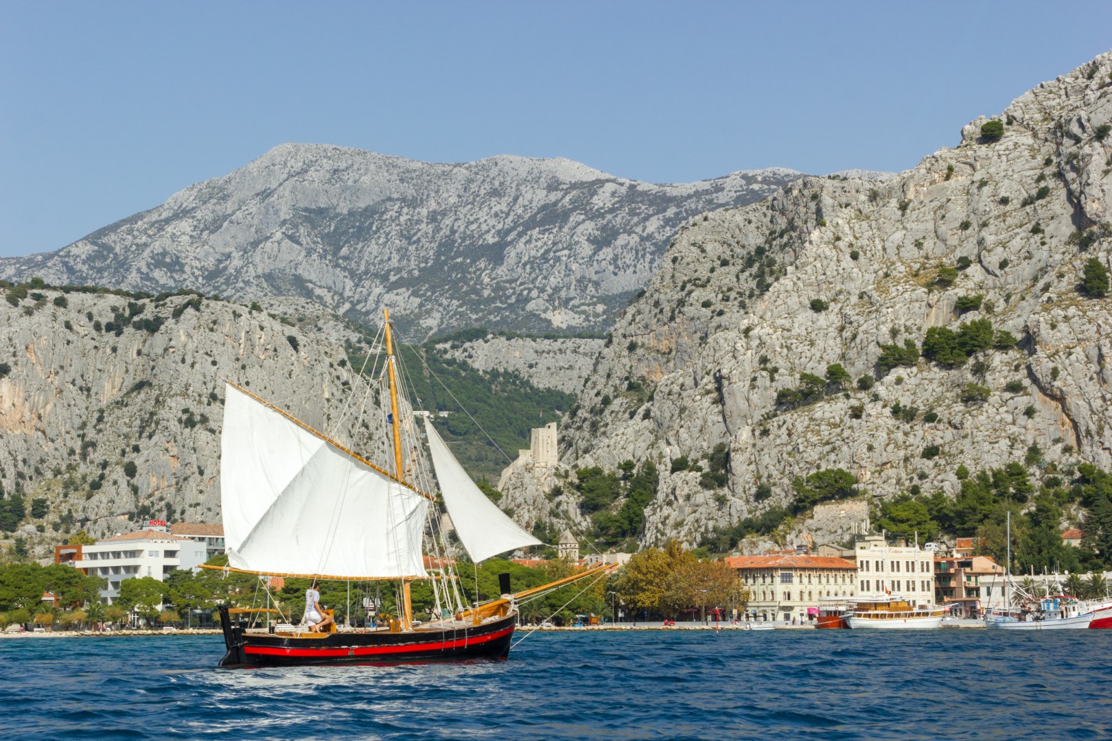 foto/Jedrenjak_Omiš